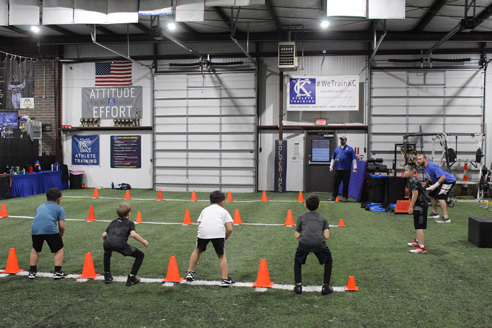 Kansas City Athlete Training Athletic Sports Performance for male and female athletes both youth and high school with group speed and agility classes and private training for all sports along with football specific camps and classes in Kansas City Missouri